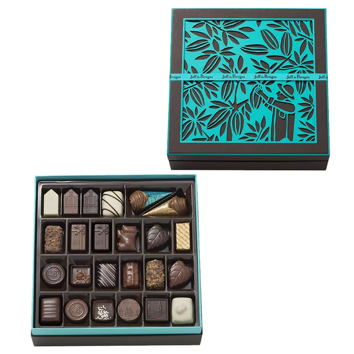 2205b86f46f7cc0b4fae3230df90bd28c3627031_boitecarreemarron48chocolatsassortis1